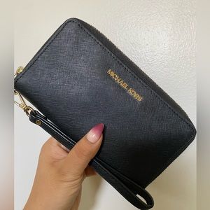 Michael Kors jet set travel wallet/wristlet